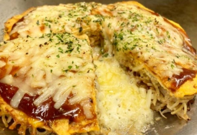 ⑦ そば・チーズ入り（Noodles with cheese）