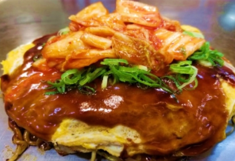 ⑩ そば・ねぎ・キムチ入り（Noodles with Kimchi ）